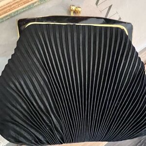 Women’s vintage black coin purse.